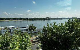 Rhein Hotel Nierstein 3*